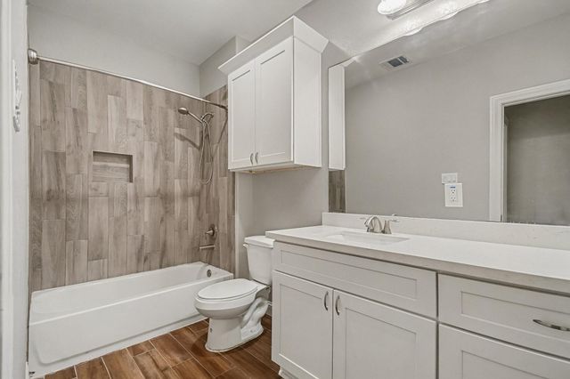 2523 Turberry Drive, West Columbia, TX 77486