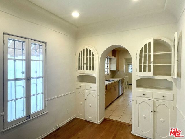 203 N Doheny Drive, Beverly Hills, CA 90211