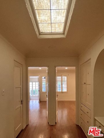 203 N Doheny Drive, Beverly Hills, CA 90211