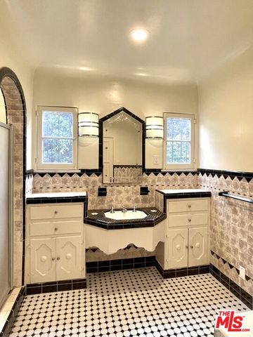 203 N Doheny Drive, Beverly Hills, CA 90211
