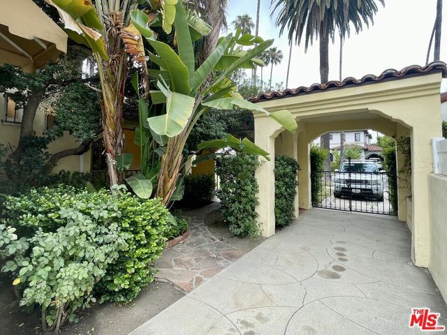 203 N Doheny Drive, Beverly Hills, CA 90211