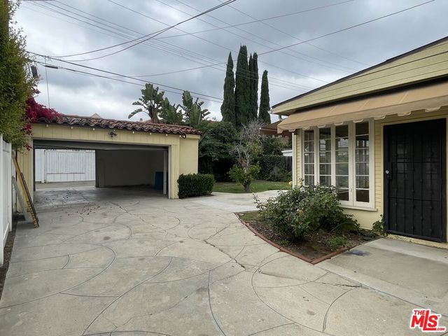 203 N Doheny Drive, Beverly Hills, CA 90211