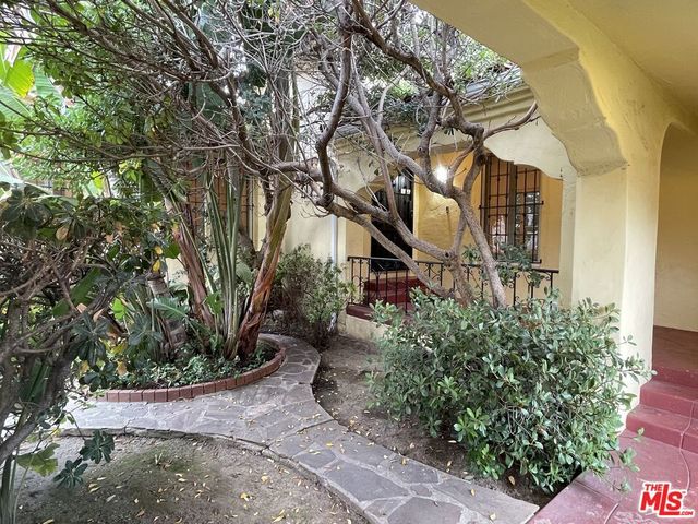 203 N Doheny Drive, Beverly Hills, CA 90211