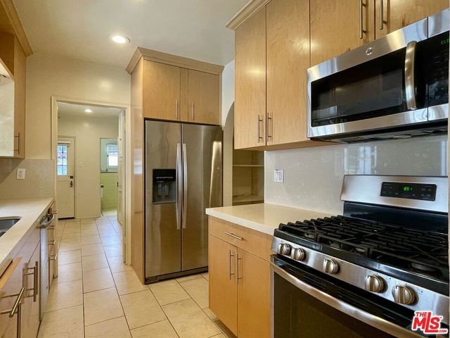 203 N Doheny Drive, Beverly Hills, CA 90211