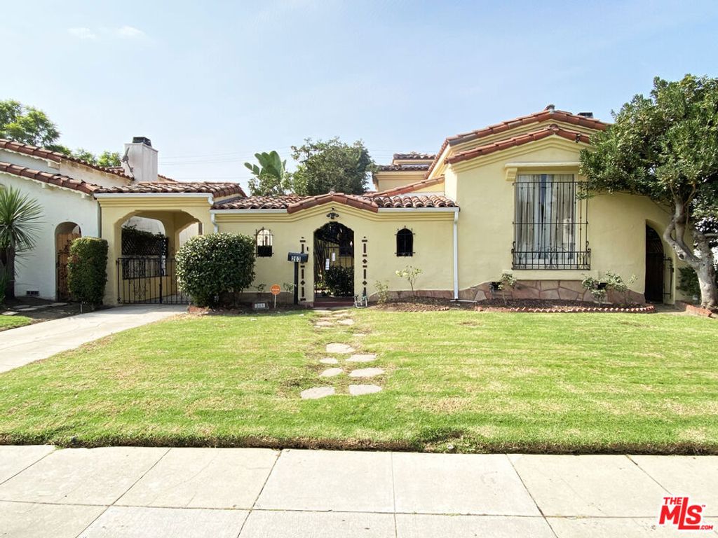 203 N Doheny Drive, Beverly Hills, CA 90211
