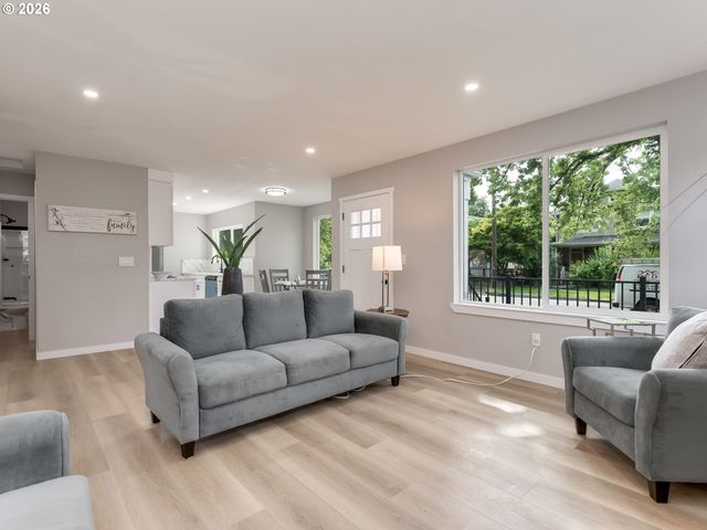 7306 N NEWELL Ave, Portland, OR 97203