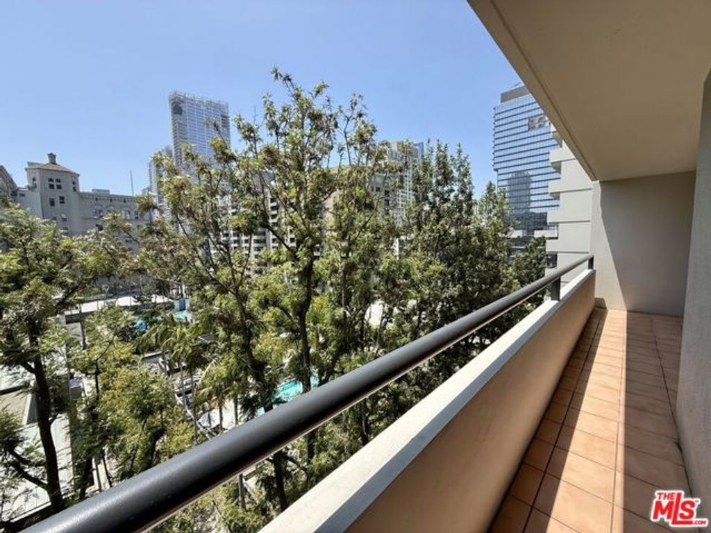 600 W 9th Street 814, Los Angeles, CA 90015