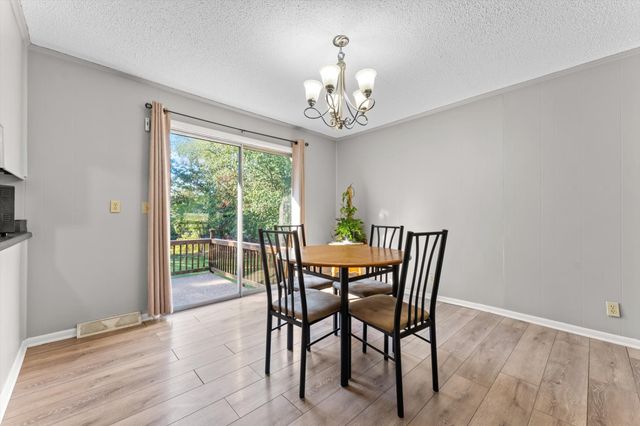 550 Lakeview Cir, Tennessee Ridge, TN 37178