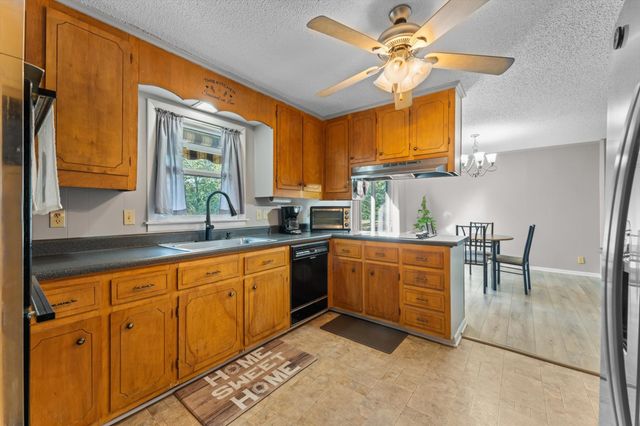 550 Lakeview Cir, Tennessee Ridge, TN 37178