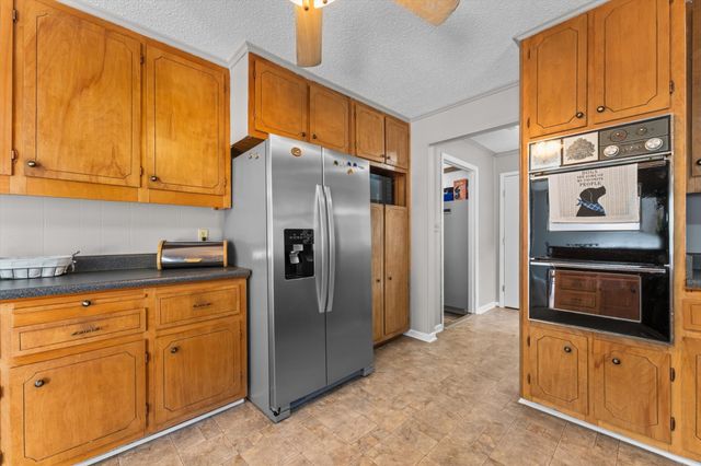 550 Lakeview Cir, Tennessee Ridge, TN 37178