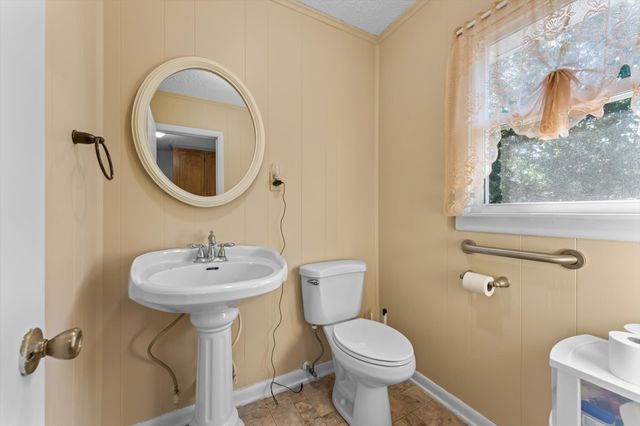 550 Lakeview Cir, Tennessee Ridge, TN 37178