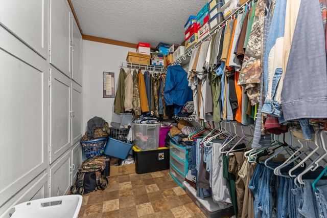 550 Lakeview Cir, Tennessee Ridge, TN 37178