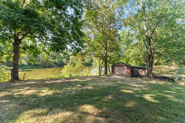 550 Lakeview Cir, Tennessee Ridge, TN 37178