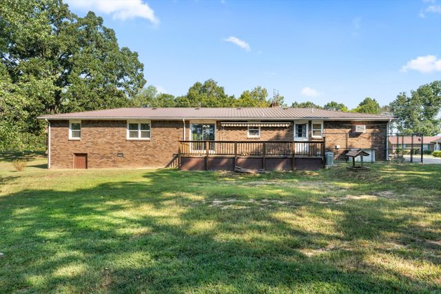 550 Lakeview Cir, Tennessee Ridge, TN 37178