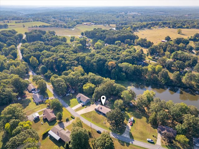 550 Lakeview Cir, Tennessee Ridge, TN 37178