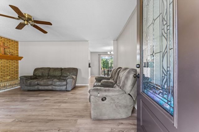 550 Lakeview Cir, Tennessee Ridge, TN 37178