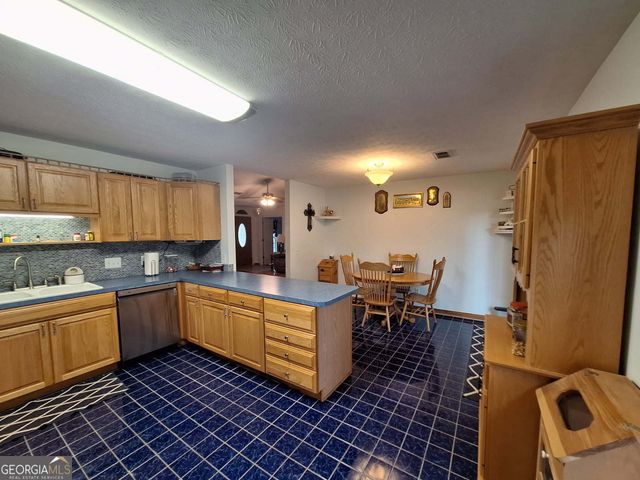 1024 Center Street, Valley, AL 36854