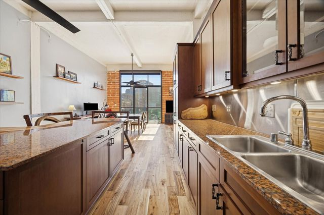 915 N San Jacinto Street 2D, Houston, TX 77002