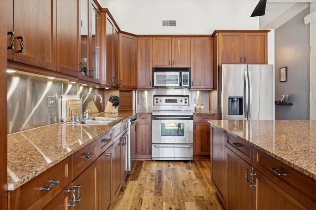 915 N San Jacinto Street 2D, Houston, TX 77002