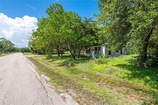 6521 Crockett Street, Hitchcock, TX 77563