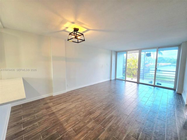 108 Royal Park Dr 2H, Oakland Park, FL 33309