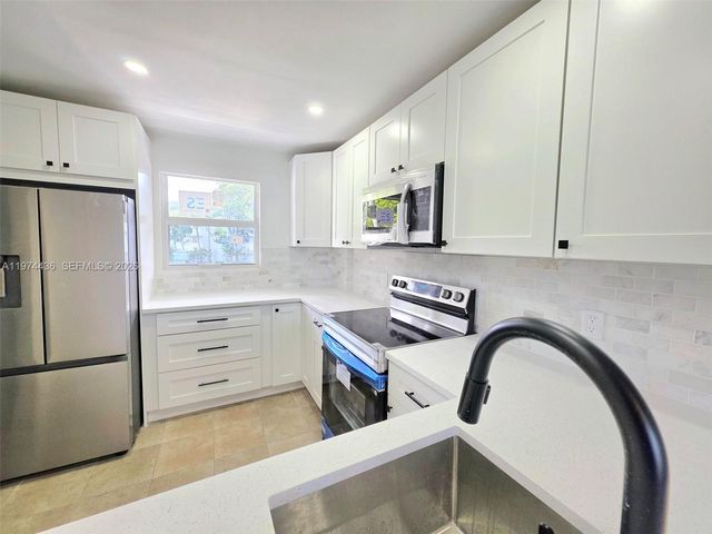 108 Royal Park Dr 2H, Oakland Park, FL 33309