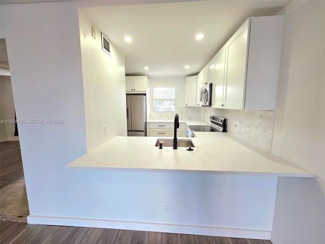 108 Royal Park Dr 2H, Oakland Park, FL 33309