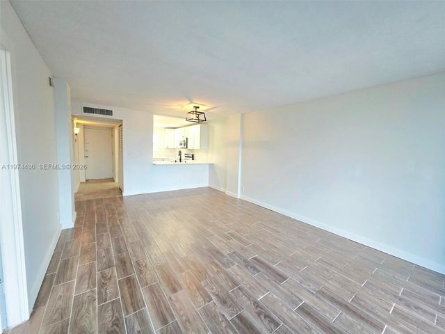 108 Royal Park Dr 2H, Oakland Park, FL 33309