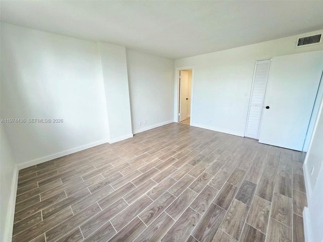 108 Royal Park Dr 2H, Oakland Park, FL 33309