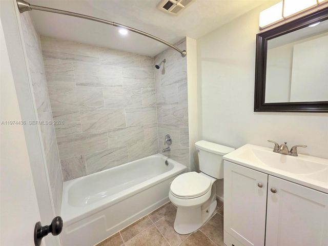 108 Royal Park Dr 2H, Oakland Park, FL 33309