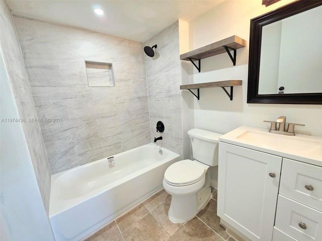 108 Royal Park Dr 2H, Oakland Park, FL 33309