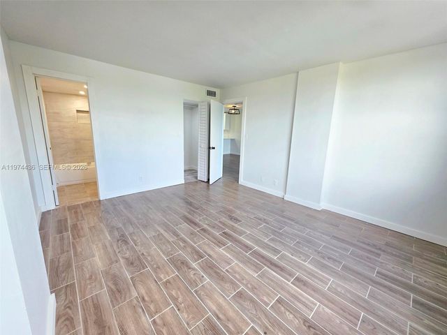 108 Royal Park Dr 2H, Oakland Park, FL 33309