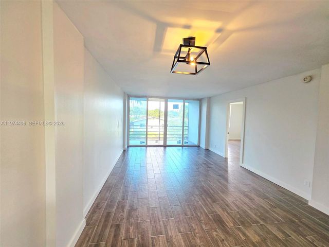 108 Royal Park Dr 2H, Oakland Park, FL 33309