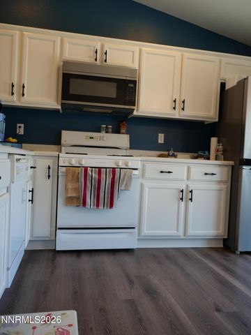 604 Jennys Lane, Fernley, NV 89408