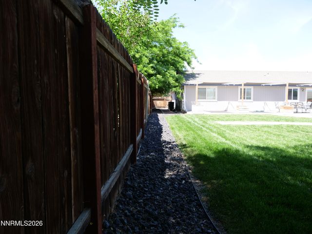 604 Jennys Lane, Fernley, NV 89408