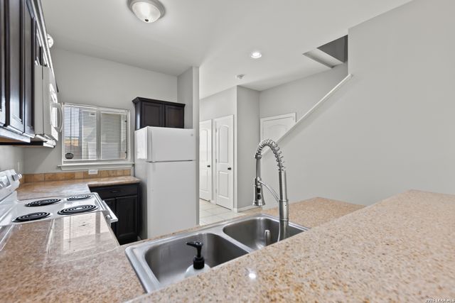 6723 Utopia Hts, San Antonio, TX 78223