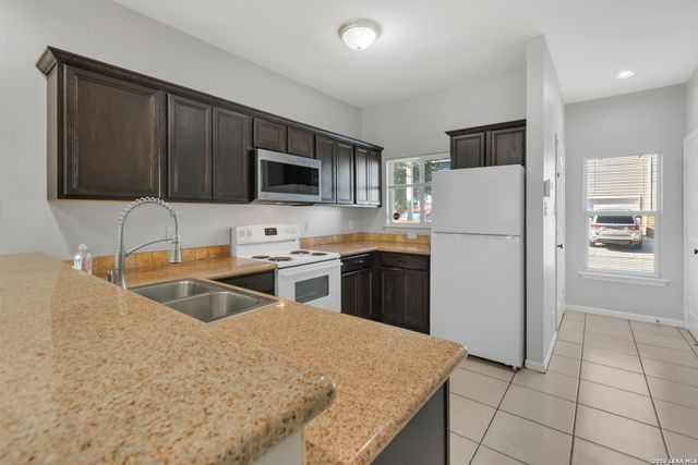 6723 Utopia Hts, San Antonio, TX 78223