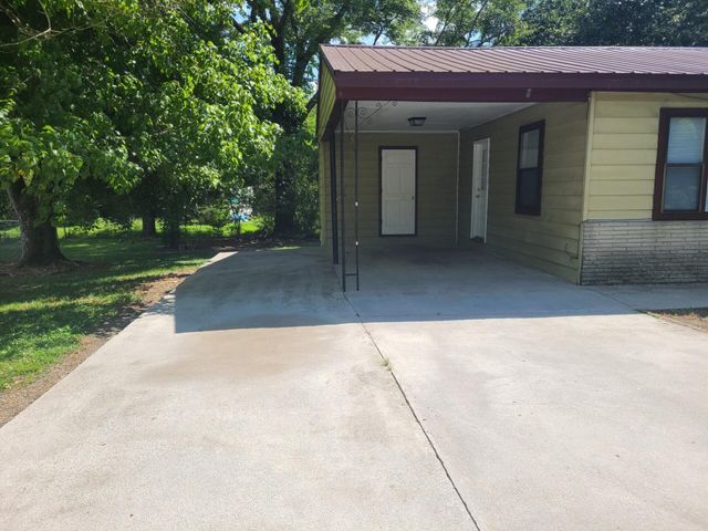 2000 Young Road SE, Cleveland, TN 37323