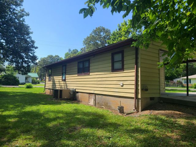 2000 Young Road SE, Cleveland, TN 37323