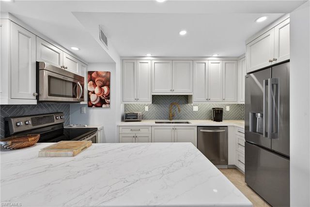 3443 Gulf Shore BLVD N 809, Naples, FL 34103