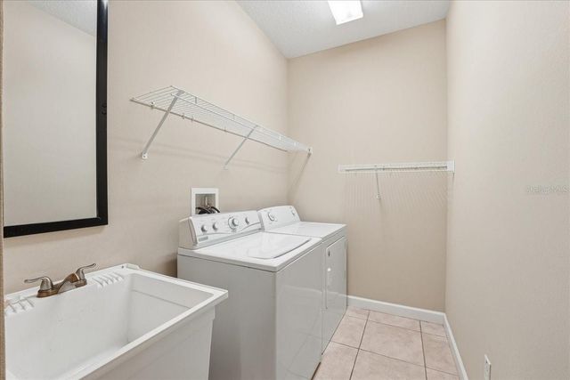 950 E BROADWAY STREET, Oviedo, FL 32765