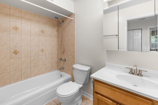 1150 Osterman Avenue C, Deerfield, IL 60015