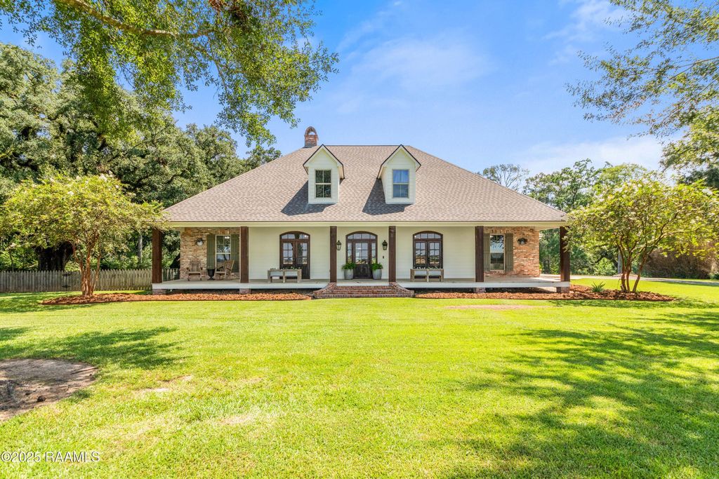 1389 Main Highway, Arnaudville, LA 70512