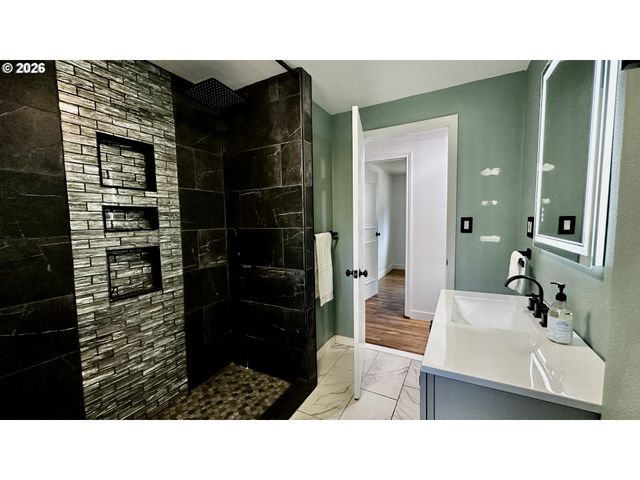 1307 Ne 190th Pl, Portland, OR 97230