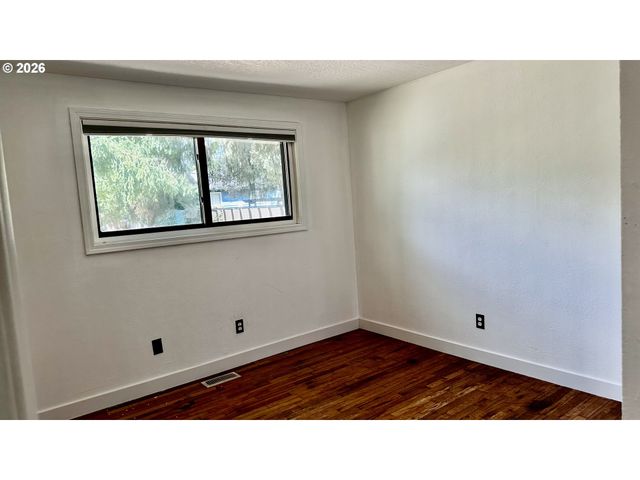 1307 Ne 190th Pl, Portland, OR 97230