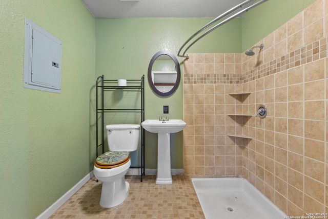 16097 Trawalter Rd, Atascosa, TX 78002