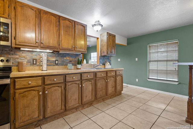 16097 Trawalter Rd, Atascosa, TX 78002