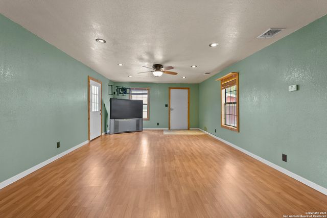 16097 Trawalter Rd, Atascosa, TX 78002