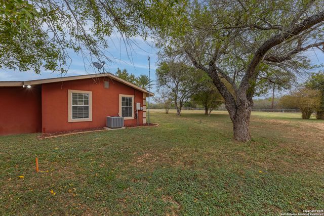 16097 Trawalter Rd, Atascosa, TX 78002