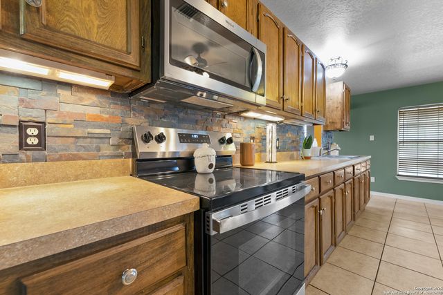 16097 Trawalter Rd, Atascosa, TX 78002